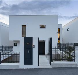 Selection of 5 bedroom seafront villas with heated pool on Ciovo near Trogir, sleeps 10